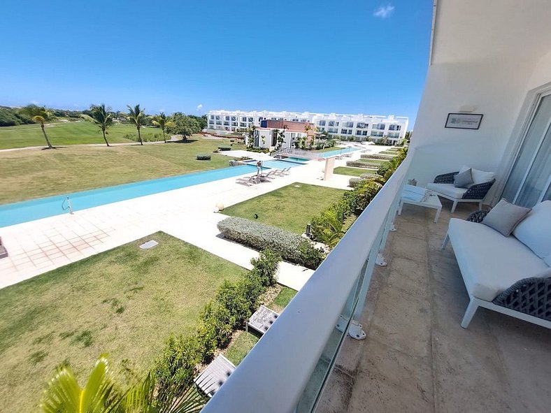 Breathtaking View Condo w/ Pool in Hard Rock Golf