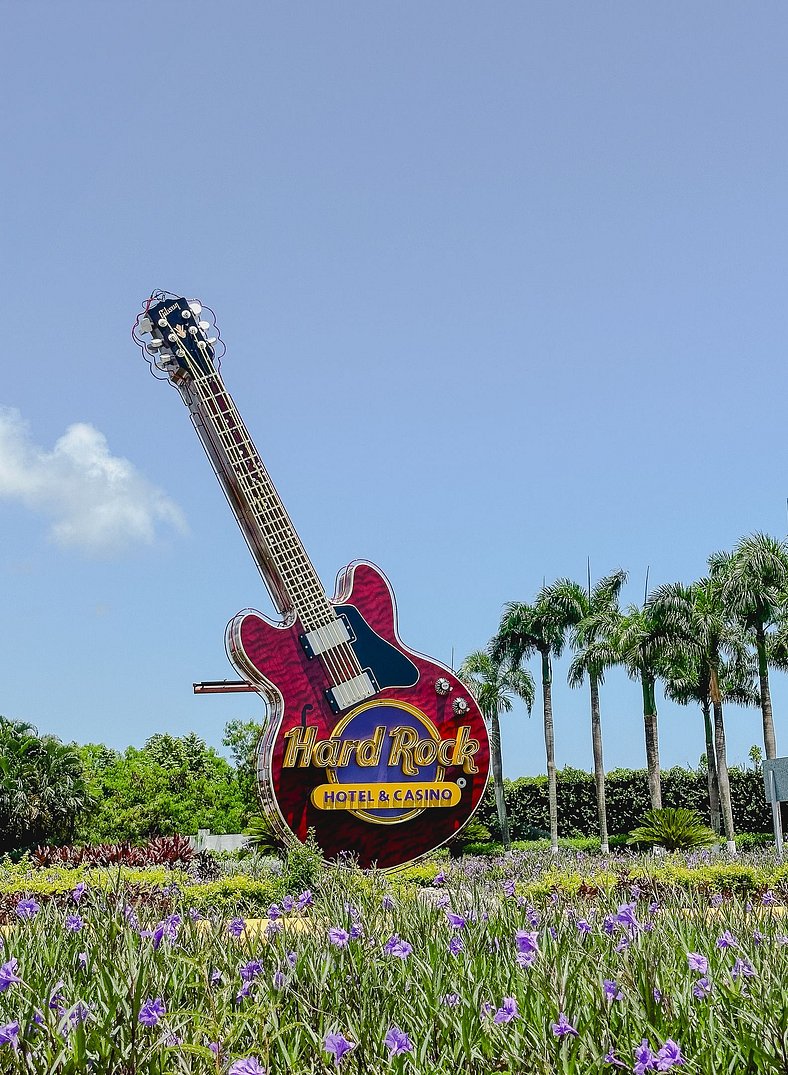 Breathtaking View Condo w/ Pool in Hard Rock Golf